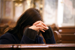 praying_woman_in_church